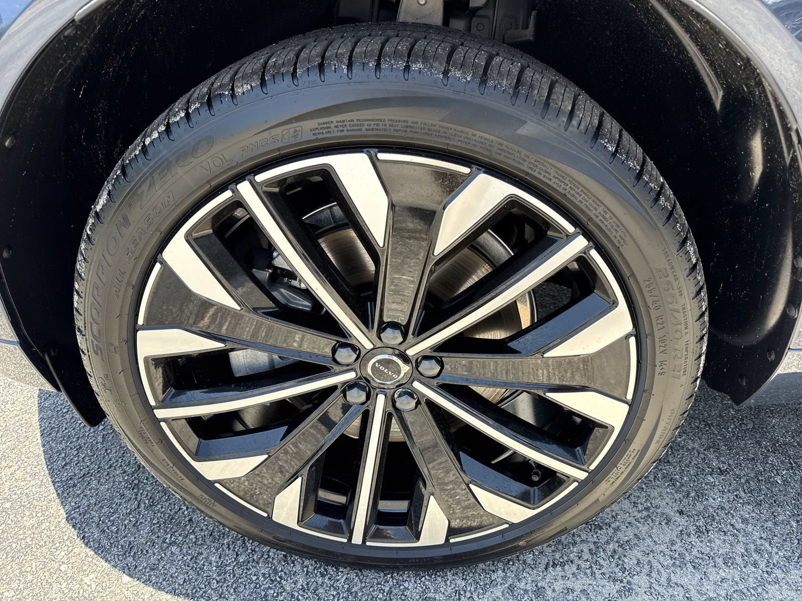 New 2026 Volvo XC60 T8 Ultra w/ Protection Package Premier AWD/4WD image 9