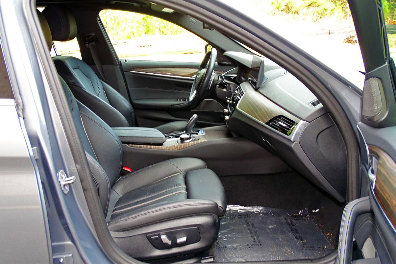 Used 2023 BMW 540i w/ Executive Package image 28