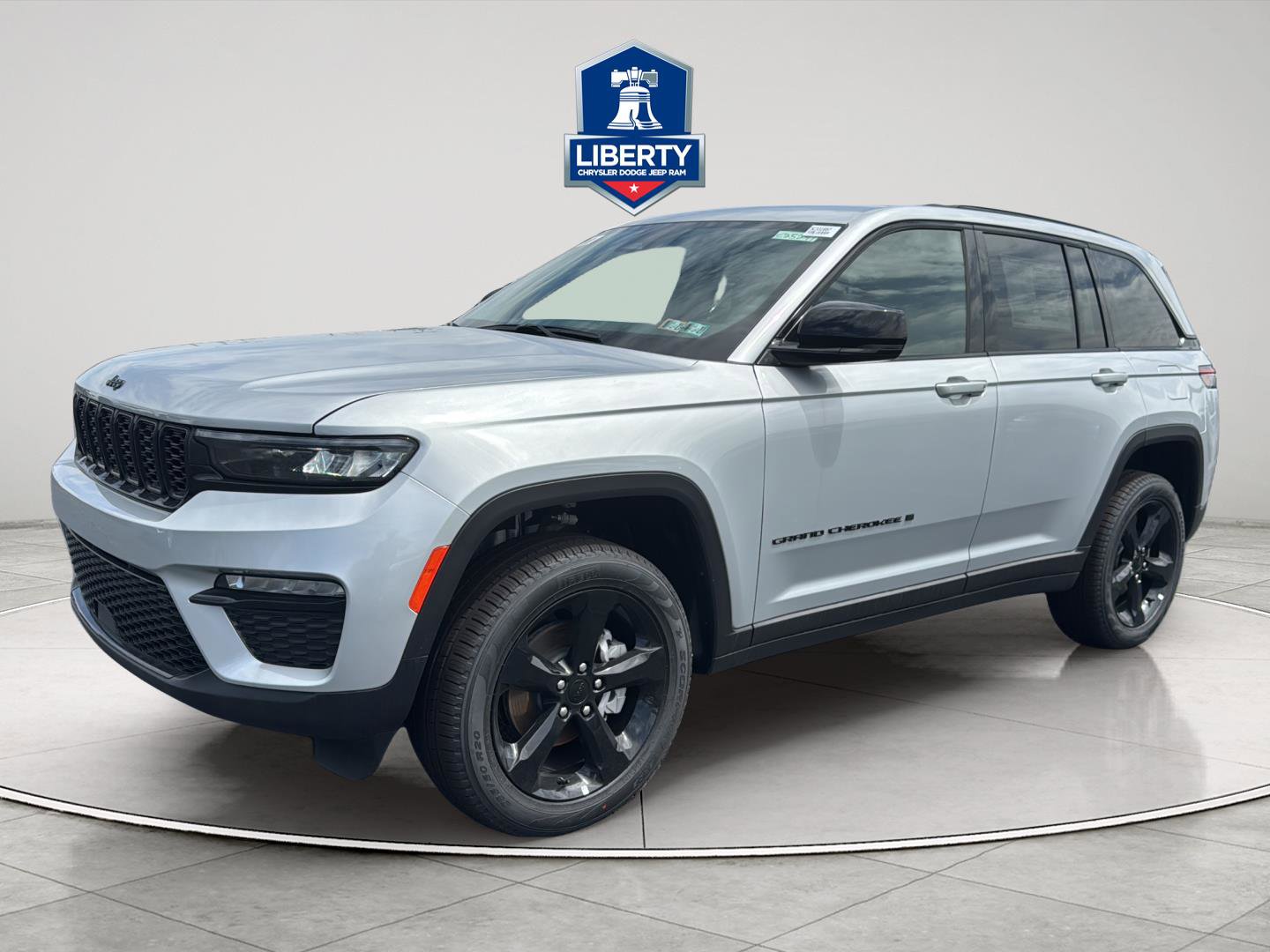 New 2025 Jeep Grand Cherokee Limited w/ Luxury Tech Group II AWD/4WD image 3