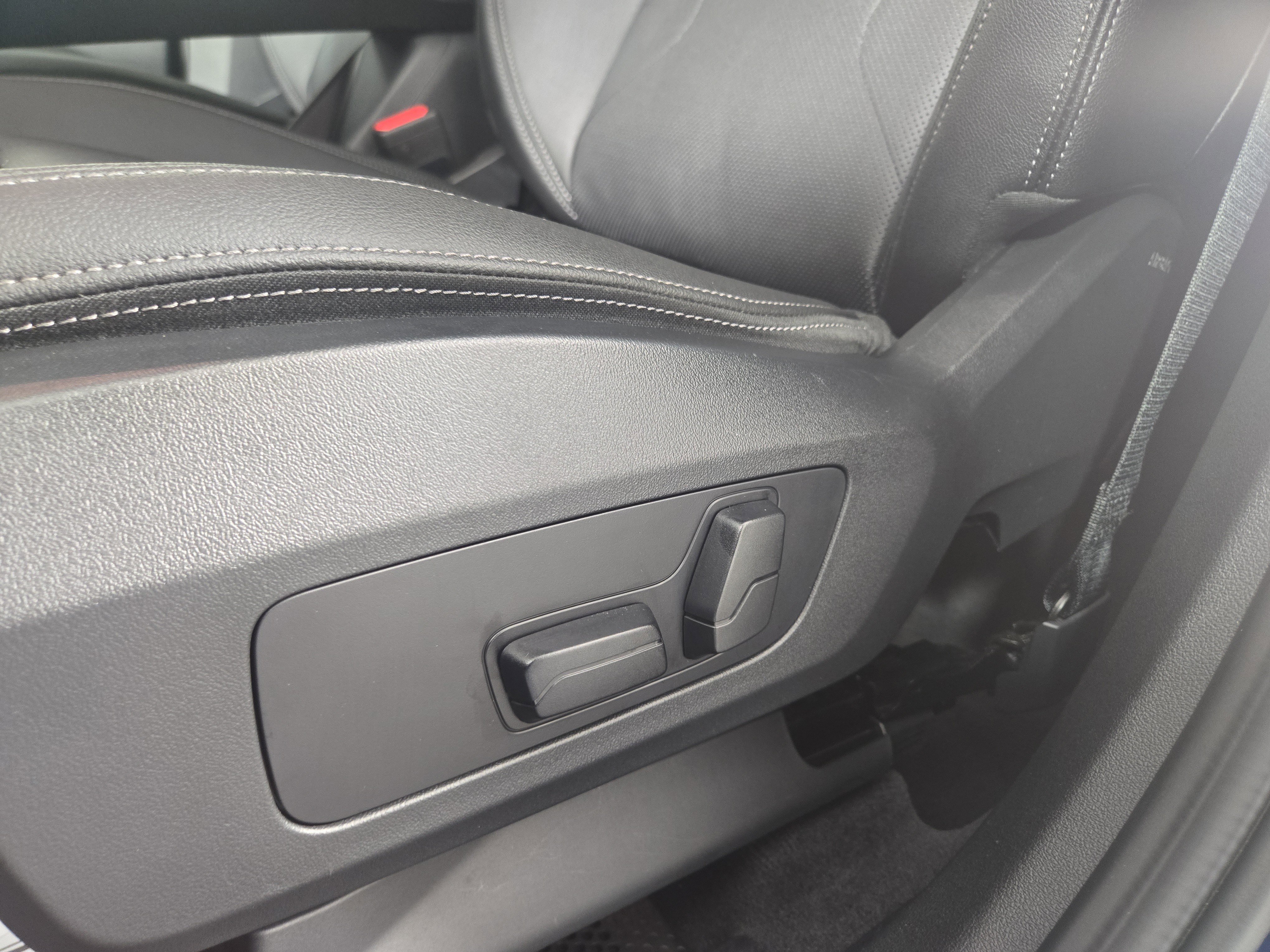 Used 2023 BMW X1 xDrive28i w/ Premium Package image 31