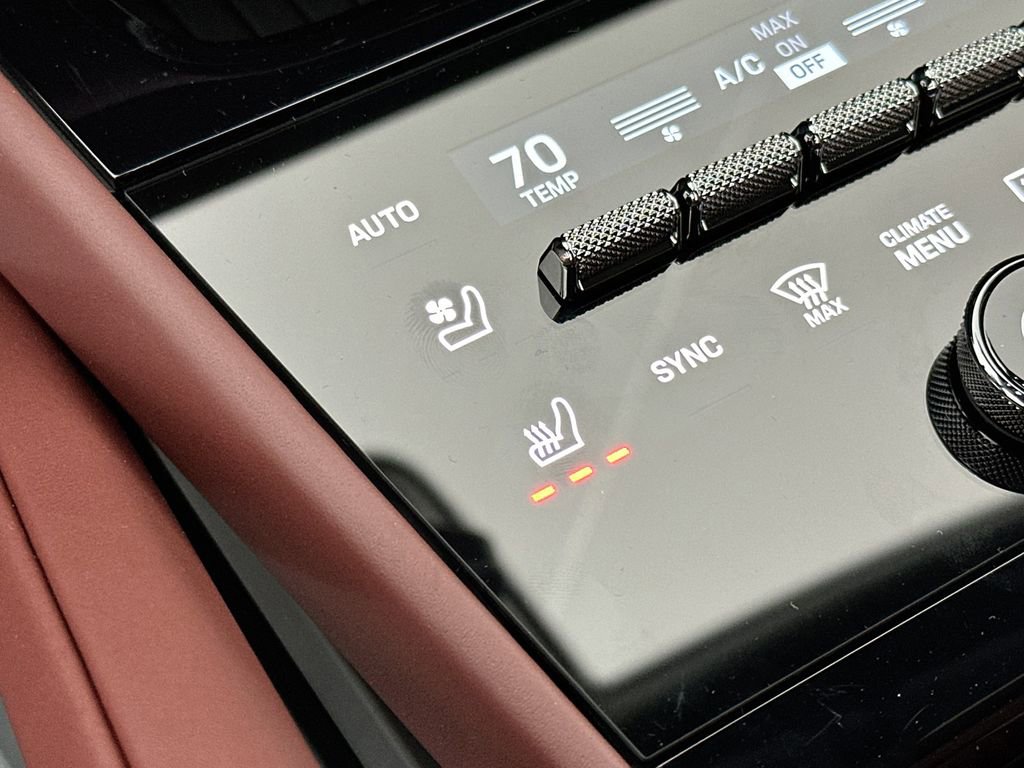 New 2026 Porsche Cayenne E-Hybrid Coupe AWD/4WD image 22