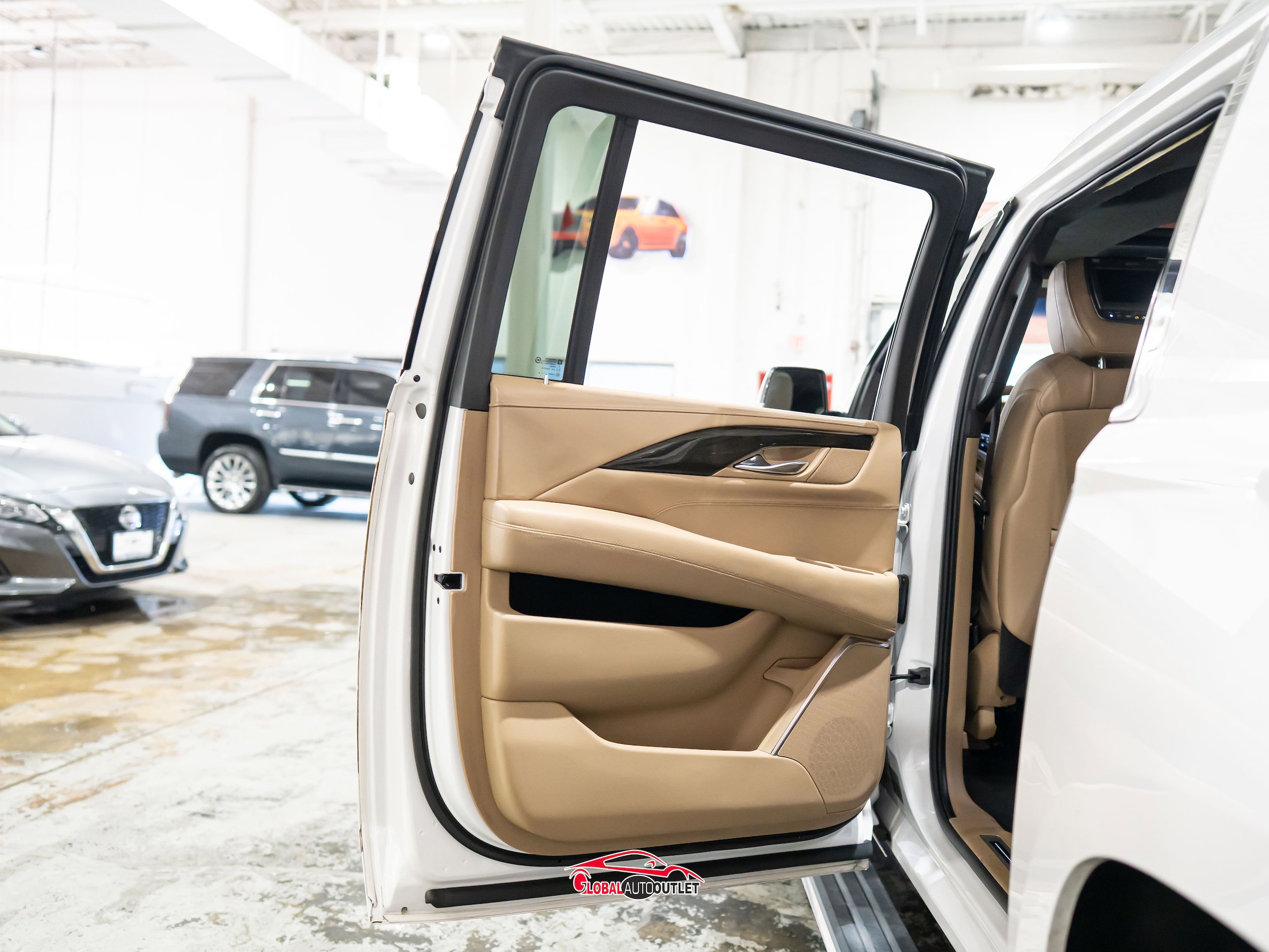 Used 2018 Cadillac Escalade ESV Platinum AWD/4WD image 45