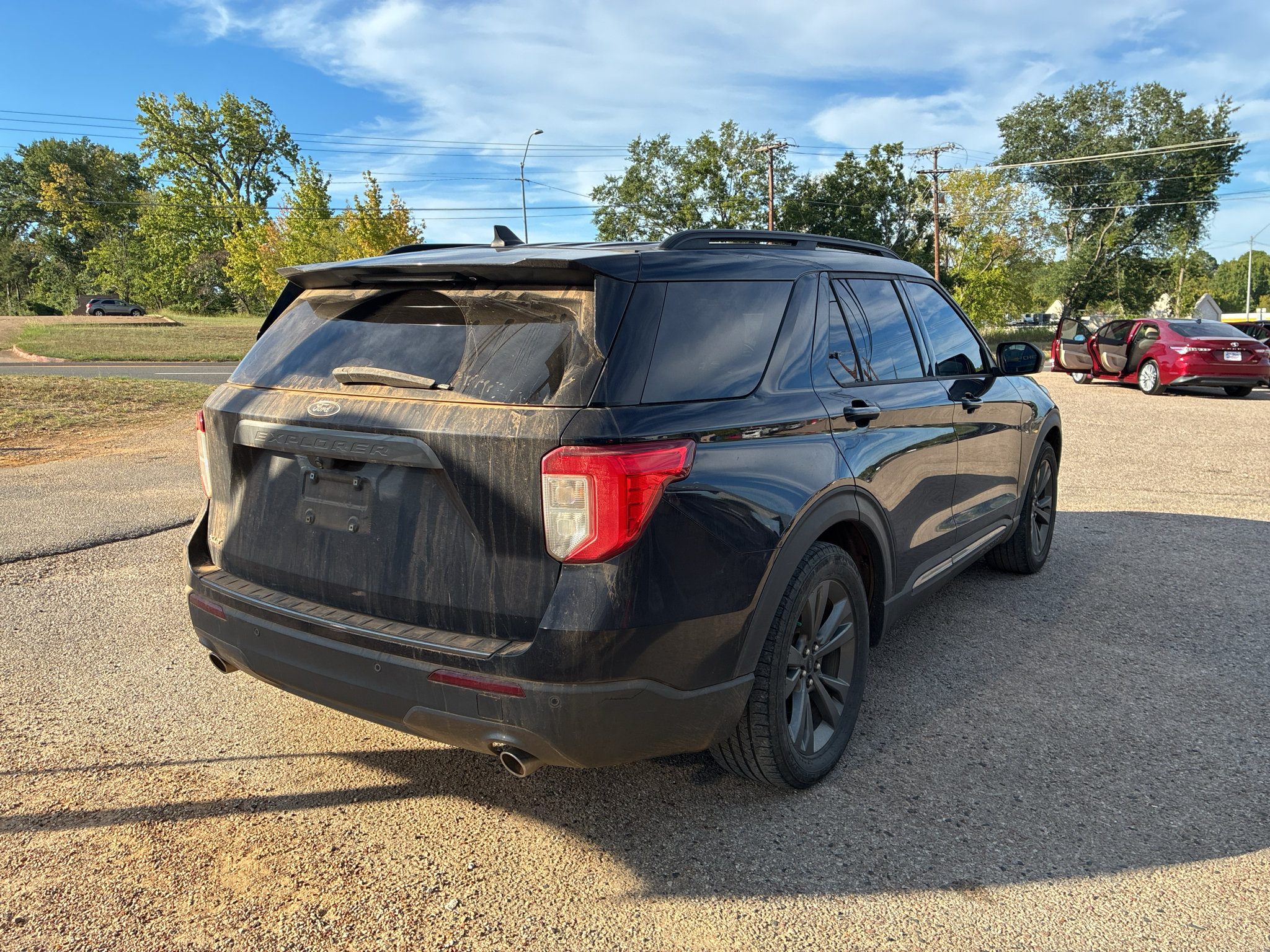Used 2021 Ford Explorer XLT w/ Equipment Group 202A RWD image 11
