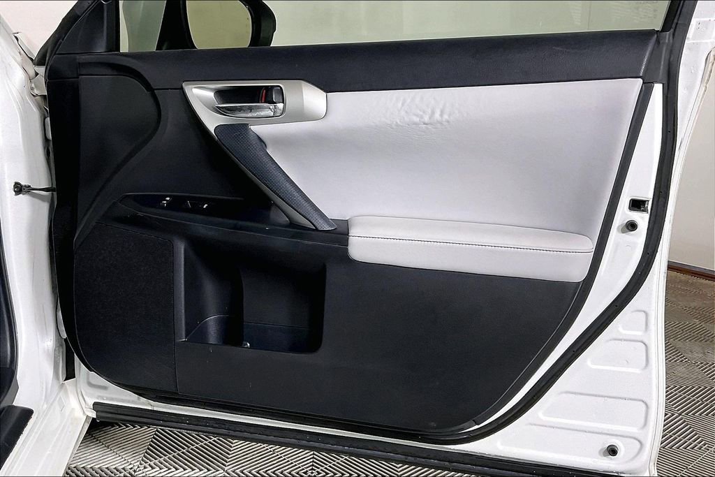 Used 2013 Lexus CT 200h FWD image 22