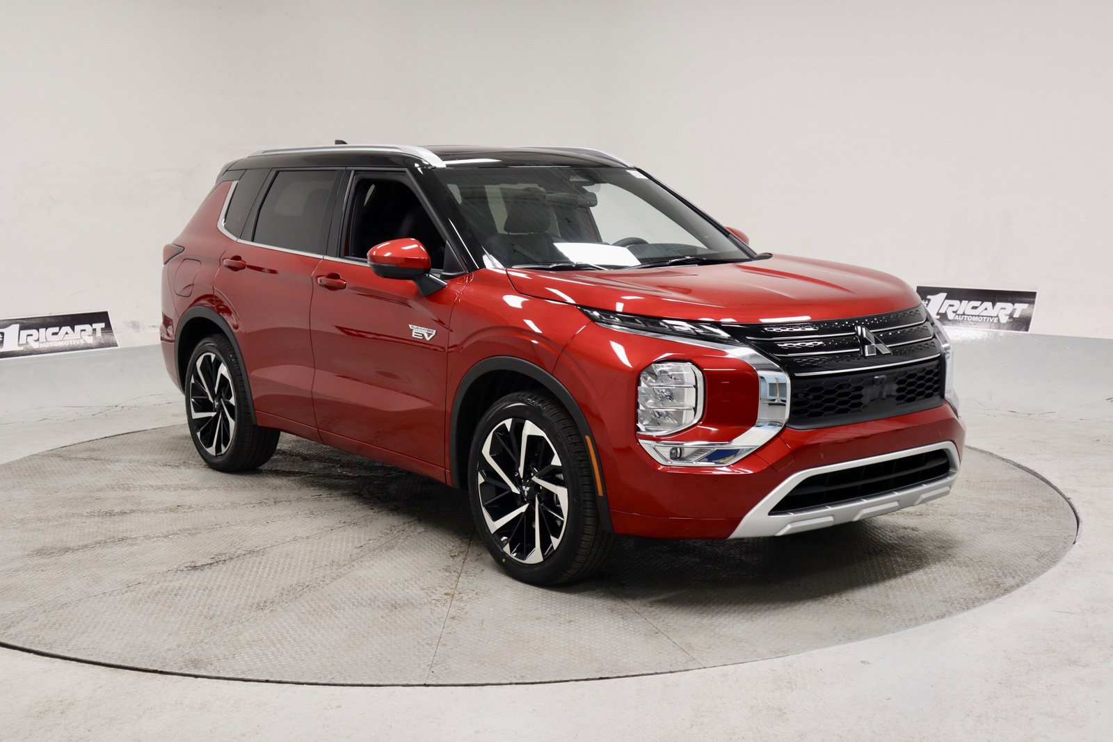 New 2025 Mitsubishi Outlander SEL image 2