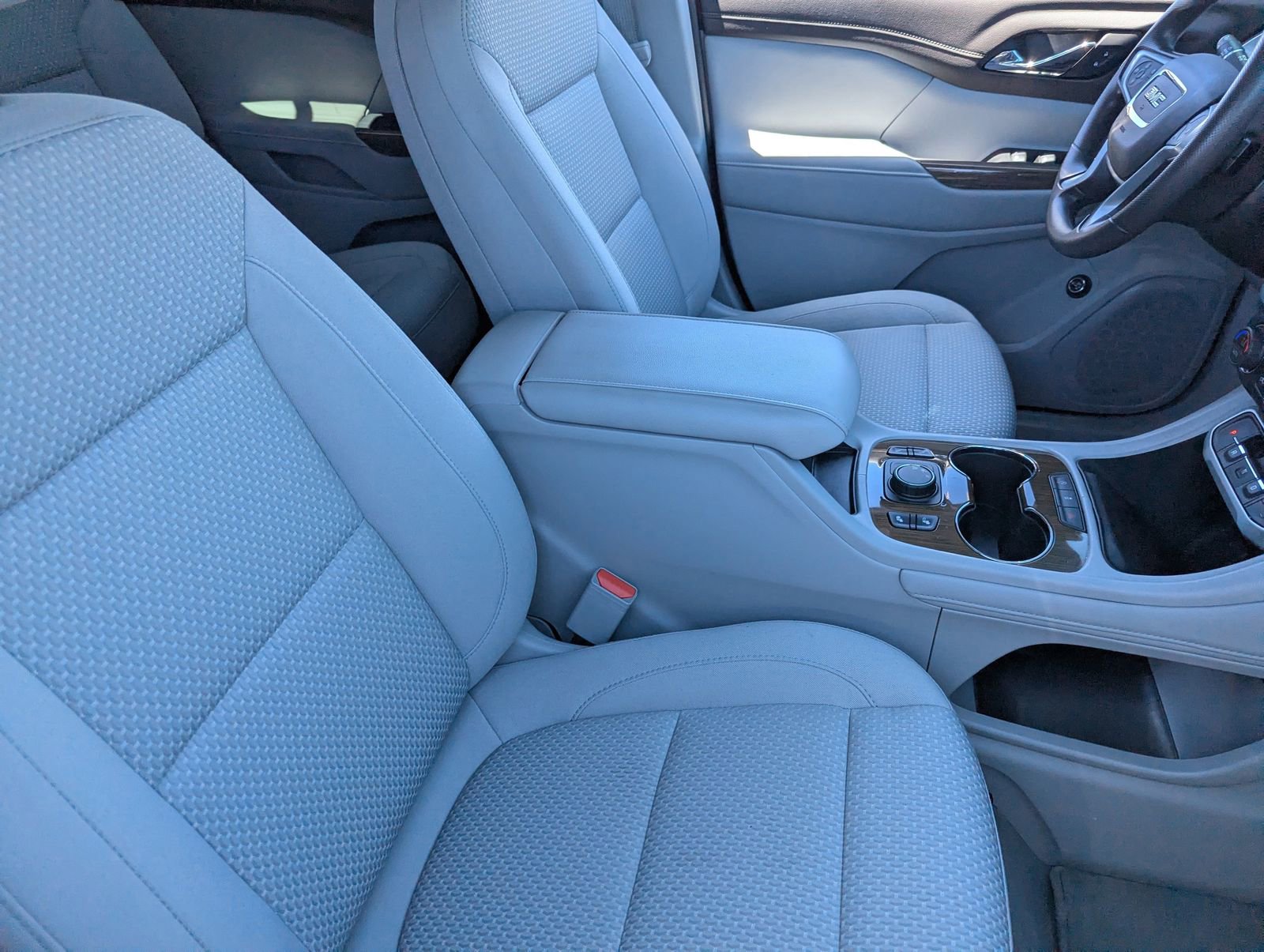 Used 2023 GMC Acadia SLE w/ Driver Convenience Package FWD image 10
