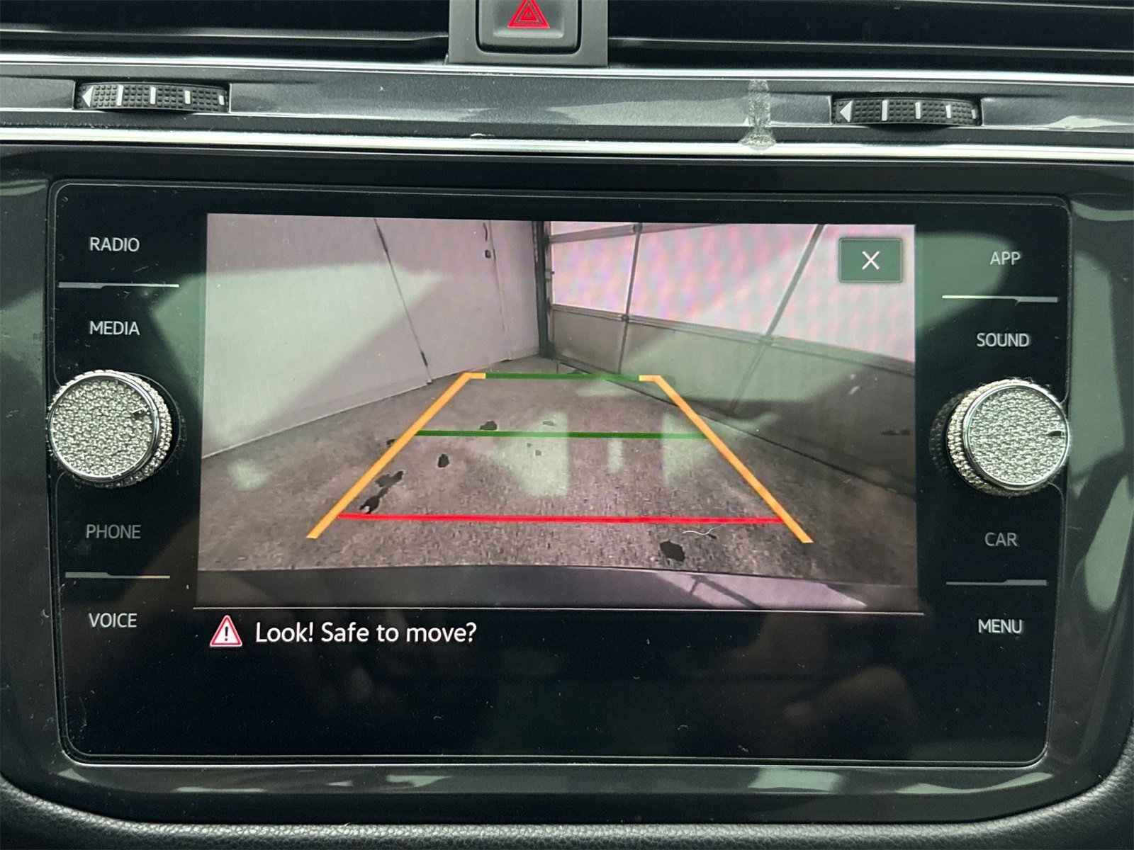 Used 2021 Volkswagen Tiguan SE w/ Panoramic Sunroof Package image 23