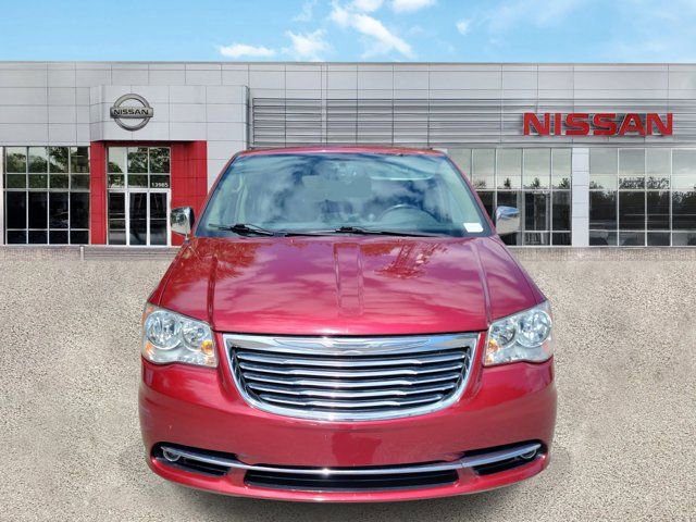 Used 2014 Chrysler Town & Country Touring-L image 10