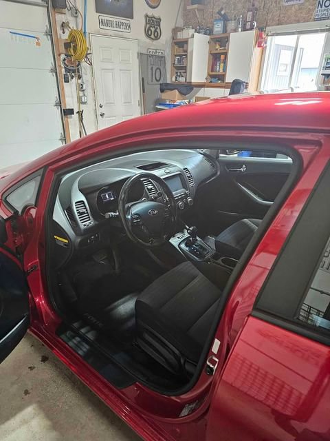 Used 2018 Kia Forte S w/ S Technology Plus Package FWD image 3