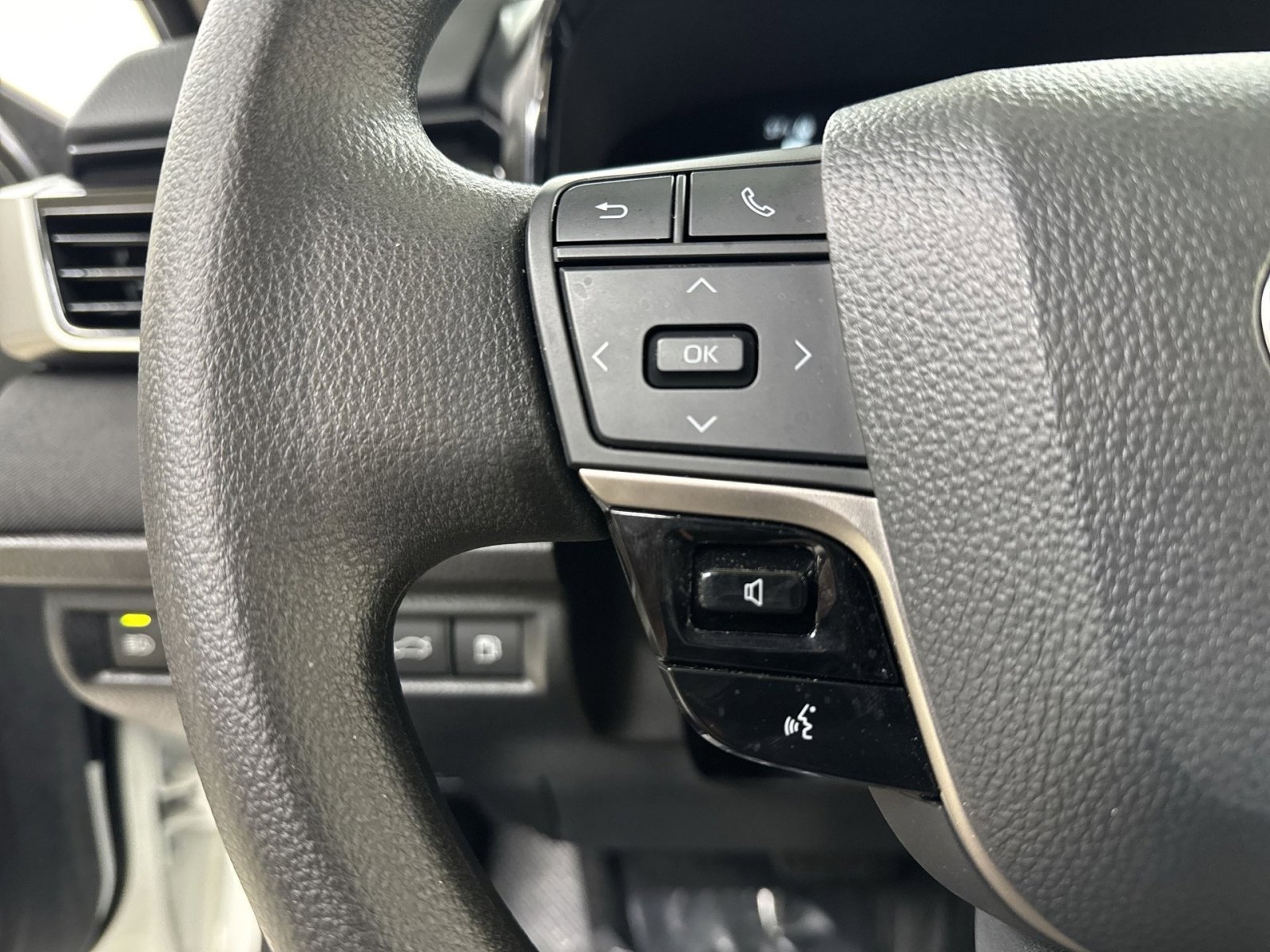 Used 2025 Toyota Camry LE image 37