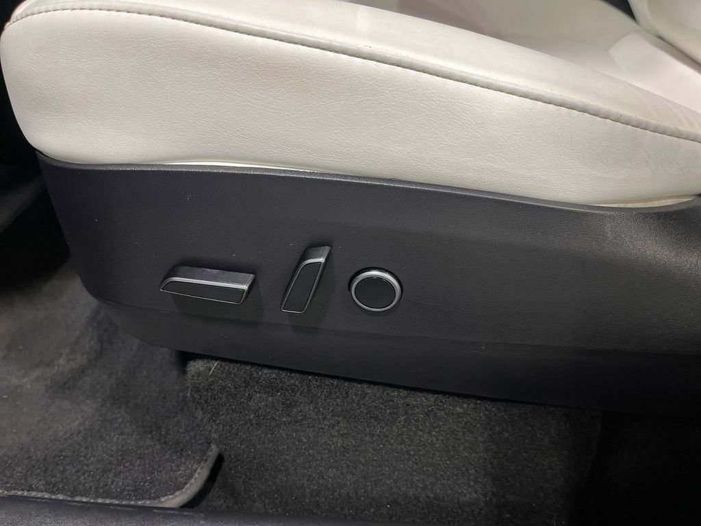 Used 2021 Tesla Model Y Performance image 12