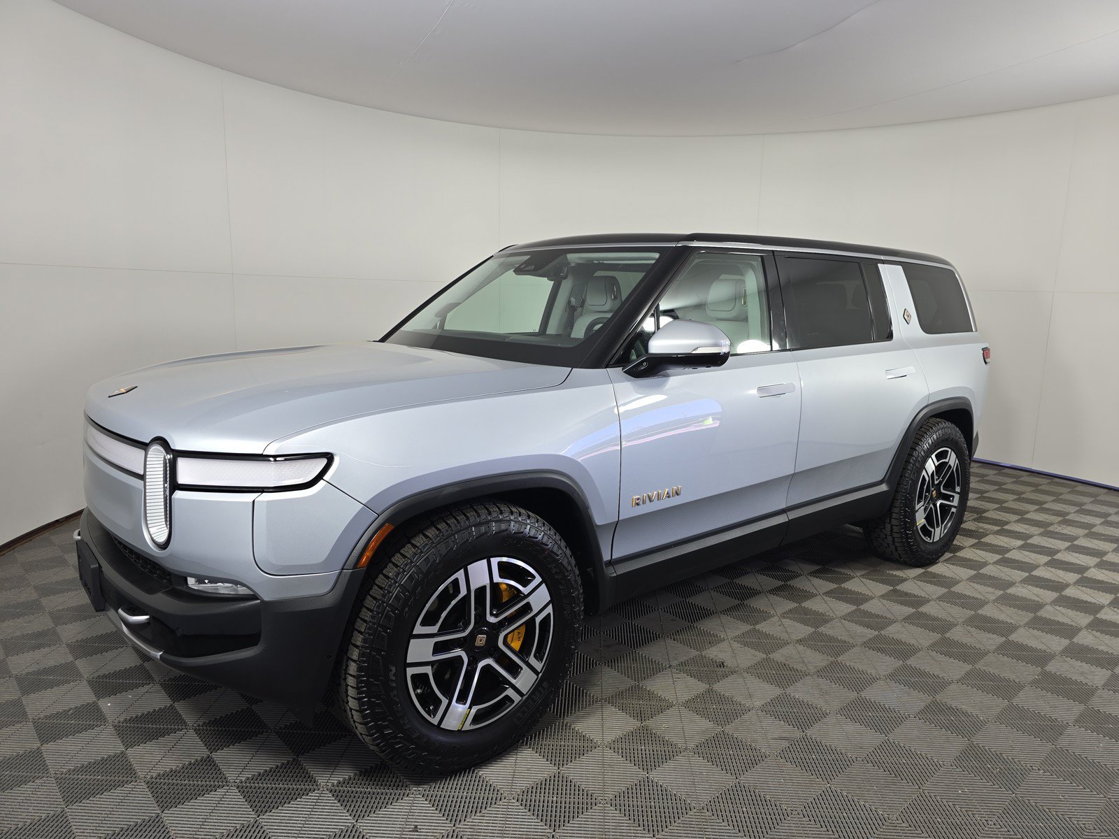 Used 2023 Rivian R1S Launch Edition