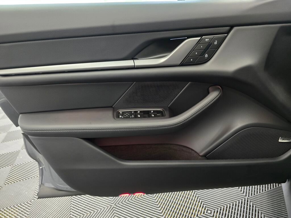 New 2025 Porsche Taycan image 25