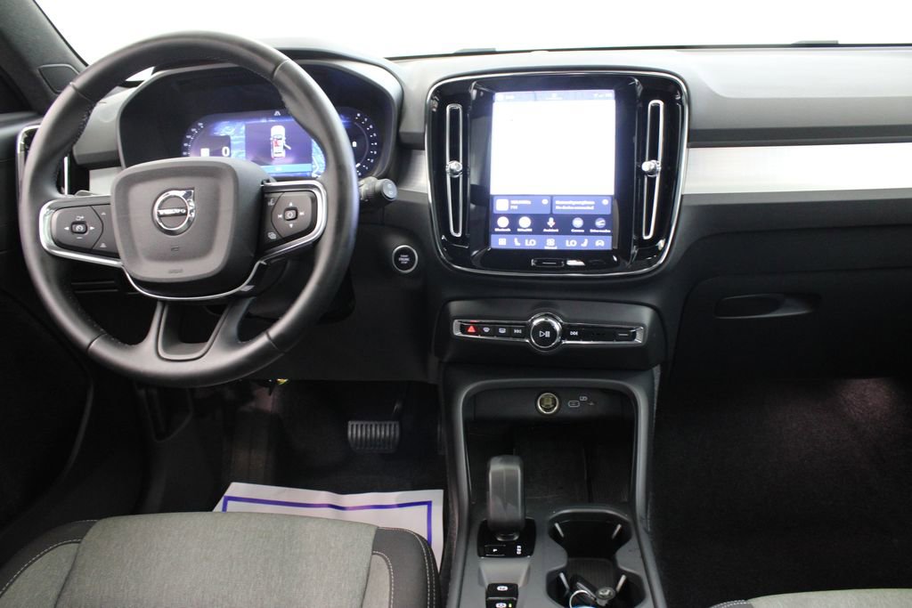 Used 2025 Volvo XC40 B5 Core AWD/4WD image 9