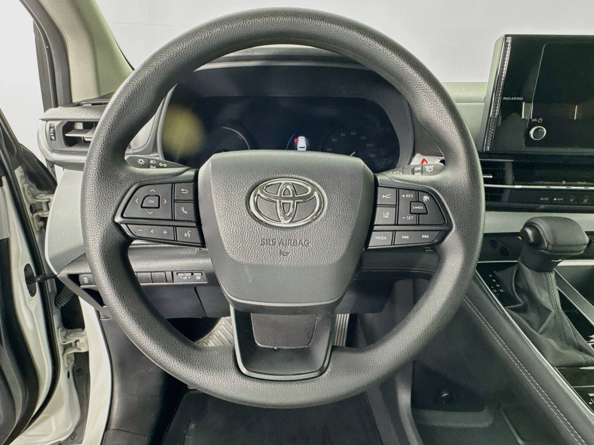 Certified 2025 Toyota Sienna LE FWD image 11