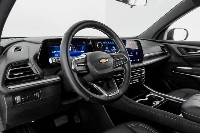 Used 2025 Chevrolet Traverse LT w/ LPO, Floor Liner Package FWD image 13