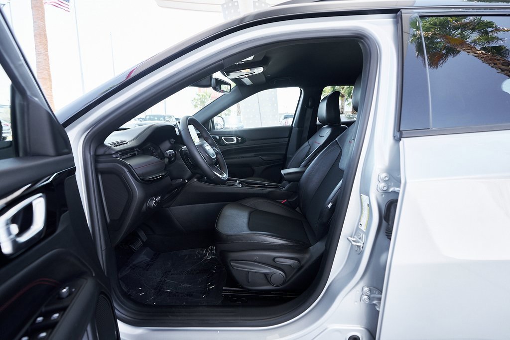 Used 2024 Jeep Compass Trailhawk image 18