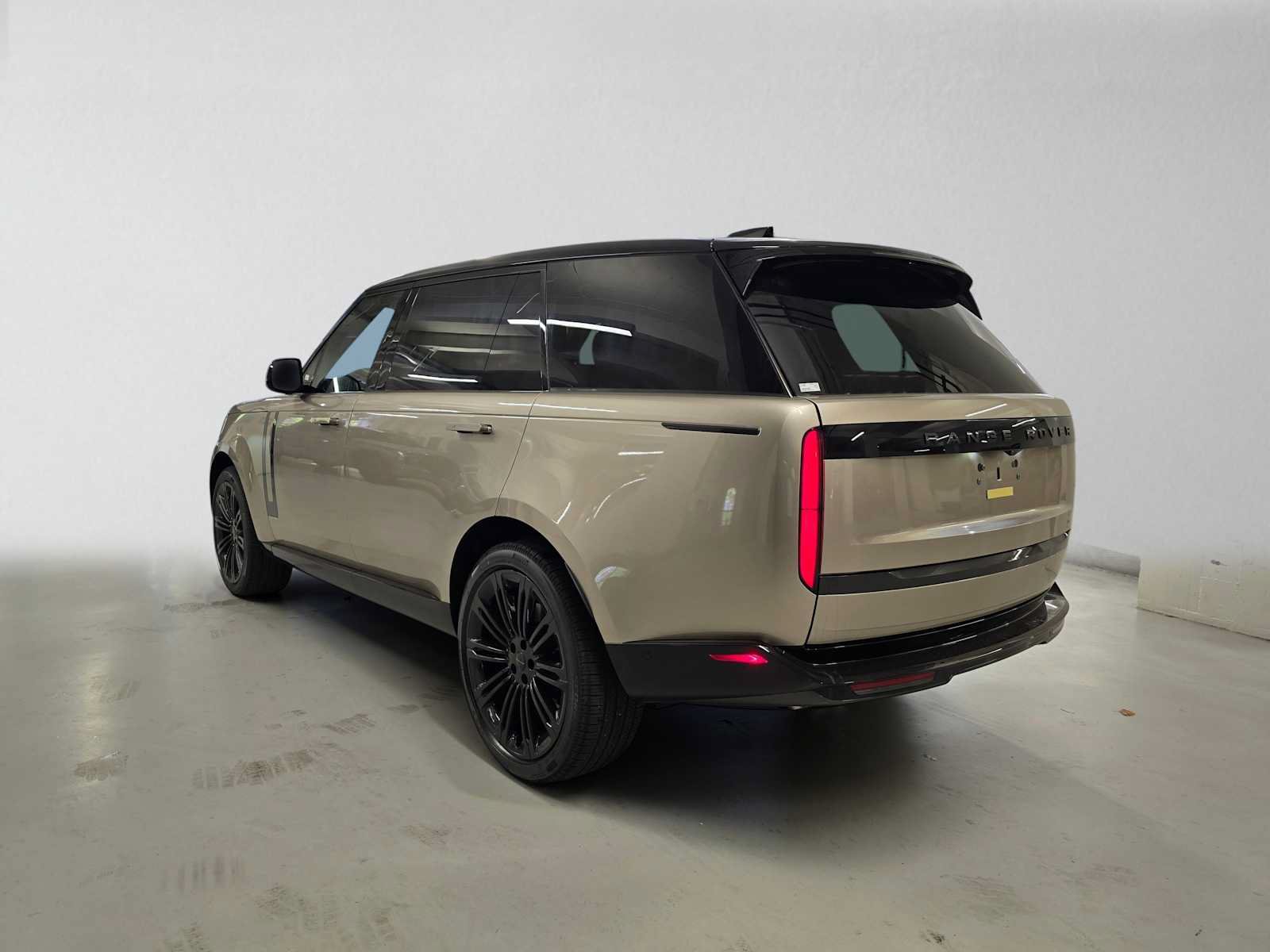 New 2026 Land Rover Range Rover Long Wheelbase SE AWD/4WD image 3