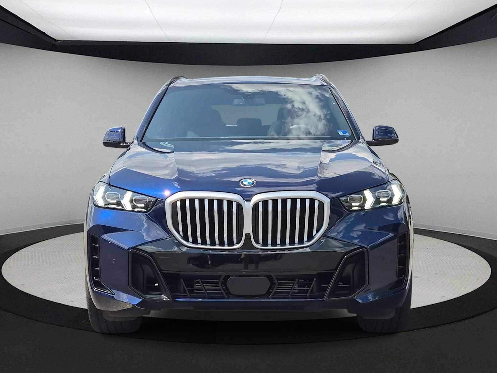 Used 2026 BMW X5 xDrive40i w/ M Sport Package AWD/4WD image 3