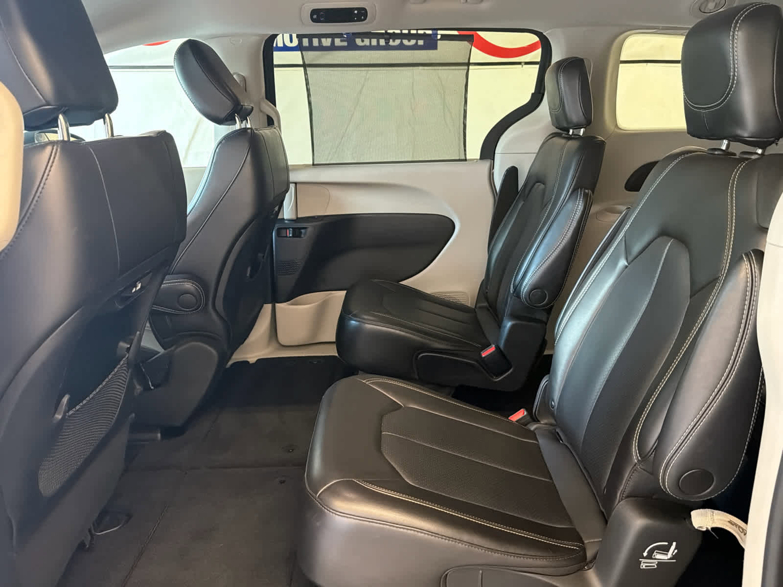 Used 2023 Chrysler Pacifica Touring-L FWD image 19