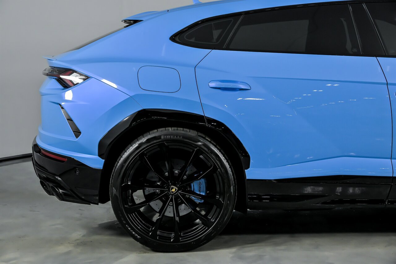 Used 2022 Lamborghini Urus image 13