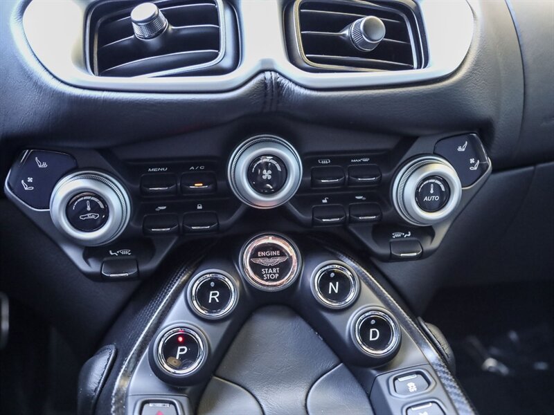 Used 2020 Aston Martin V8 Vantage Coupe RWD image 31