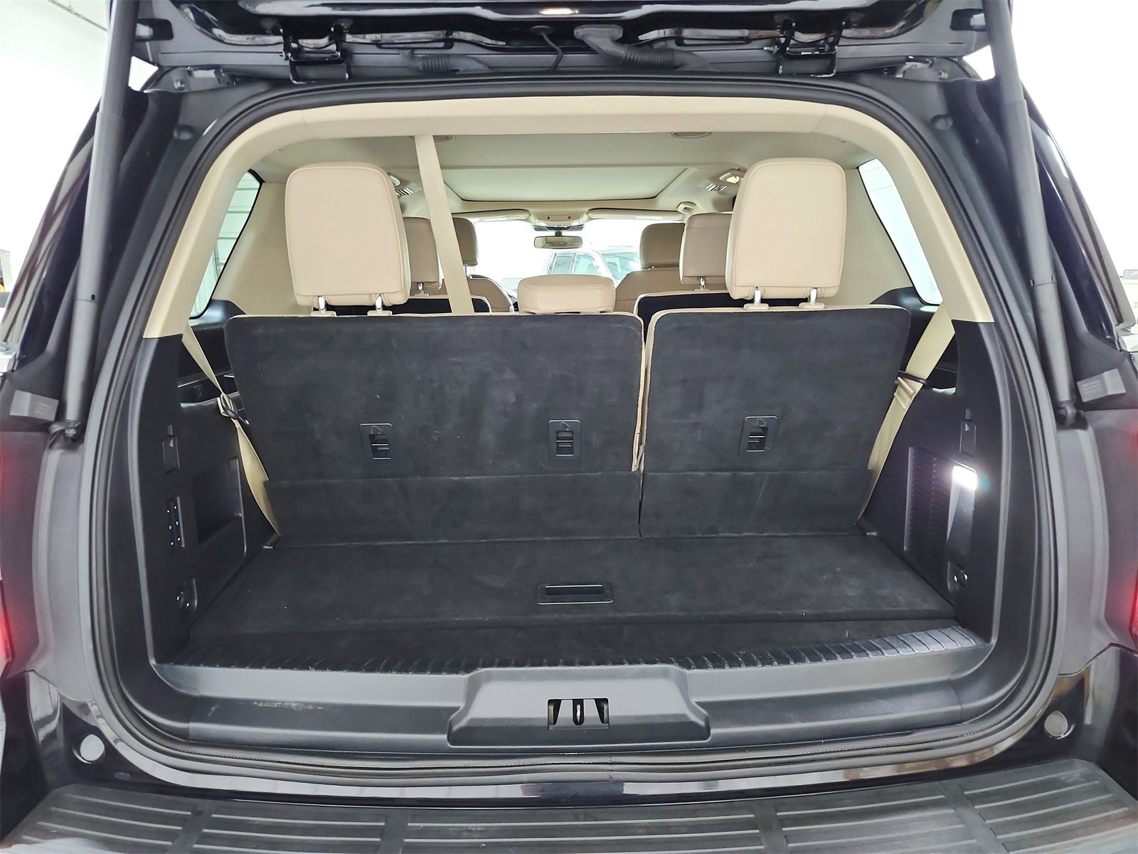 Used 2023 Ford Expedition Limited image 47