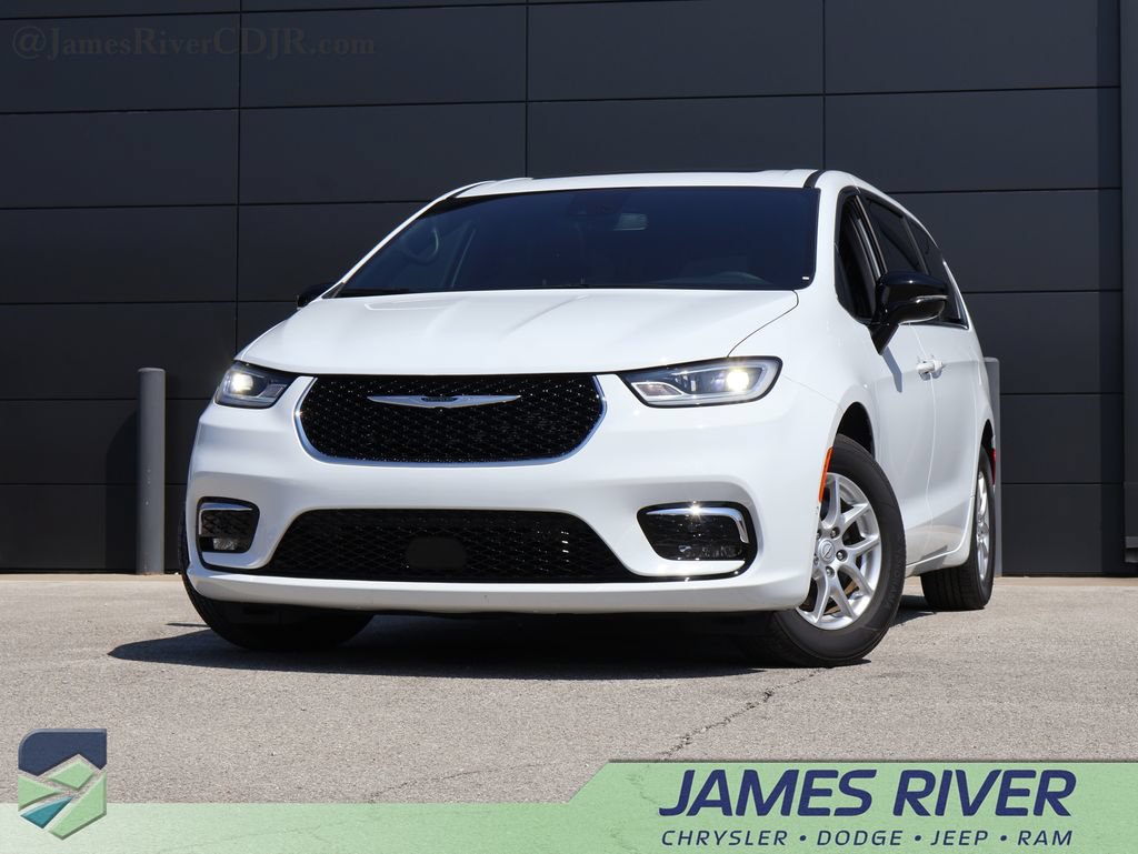 New 2026 Chrysler Pacifica Select
