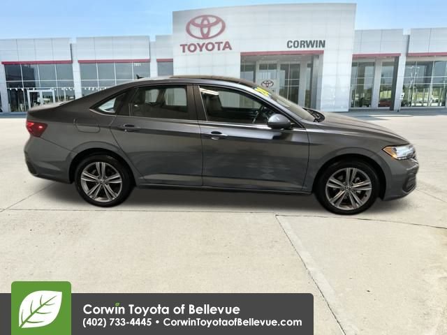 Used 2024 Volkswagen Jetta SE image 6