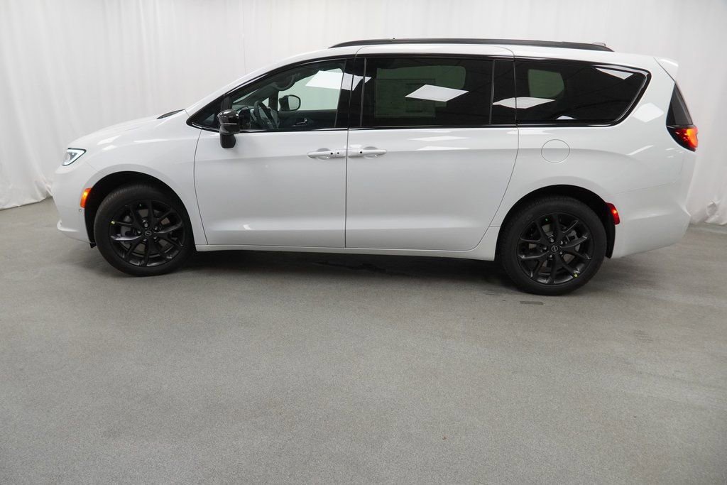 New 2026 Chrysler Pacifica Limited w/ S Appearance Package image 14