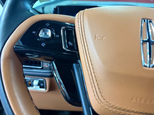 Used 2025 Lincoln Aviator Black Label AWD/4WD image 17