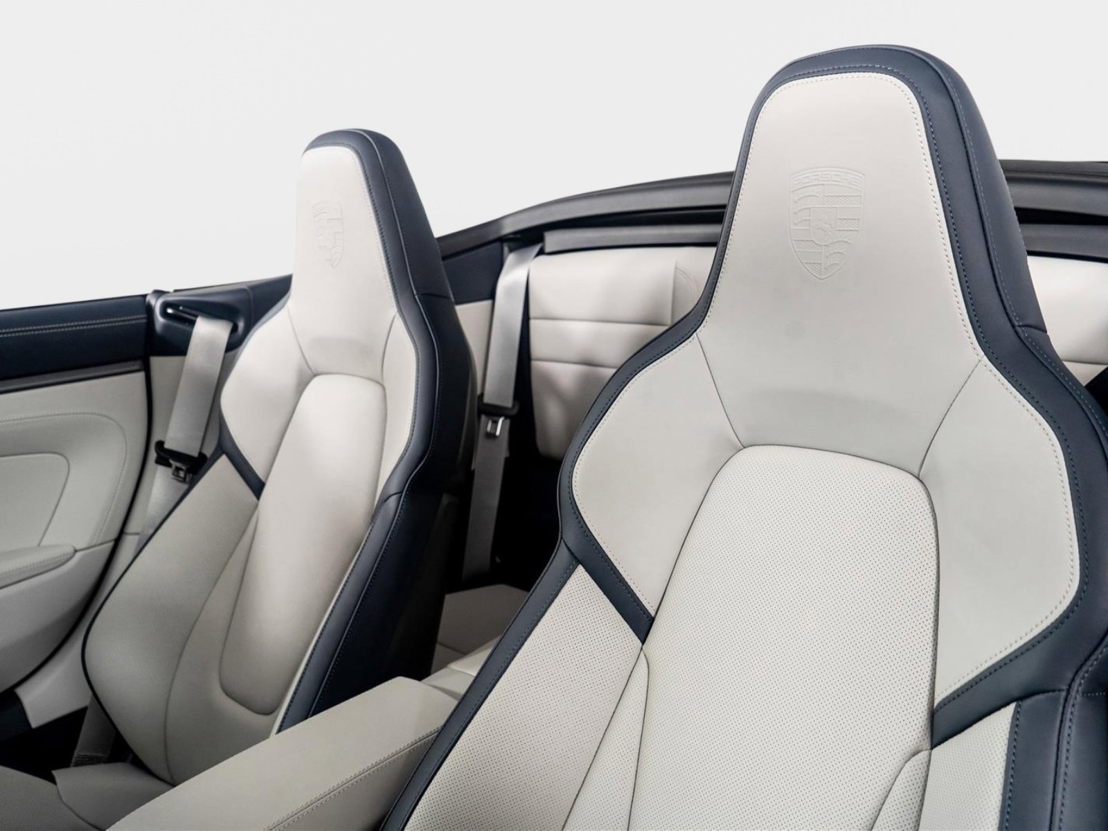 Used 2025 Porsche 911 Carrera S RWD image 3