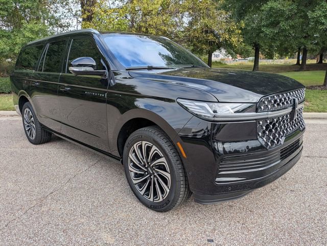 New 2025 Lincoln Navigator Reserve w/ Jet Appearance Package AWD/4WD image 5