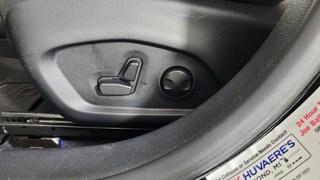 Used 2023 Jeep Compass Limited image 16