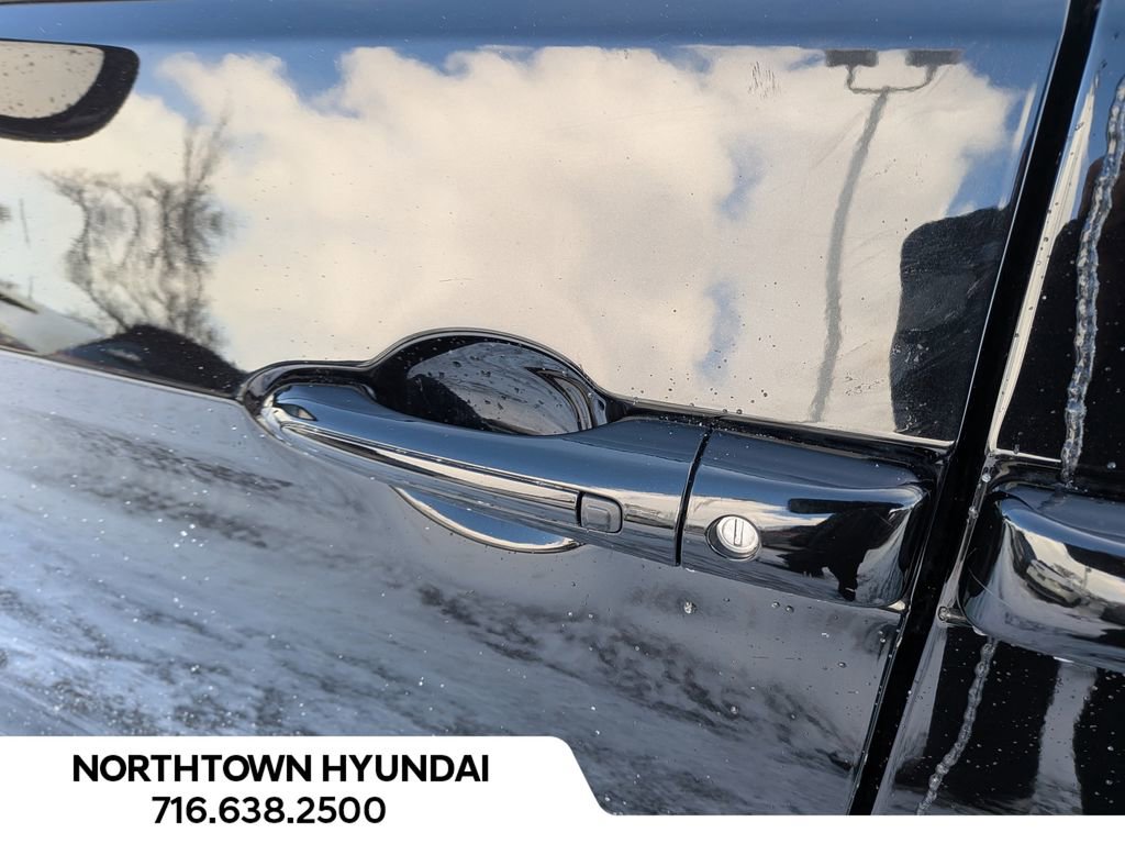 Used 2024 Chrysler Pacifica Touring-L image 41