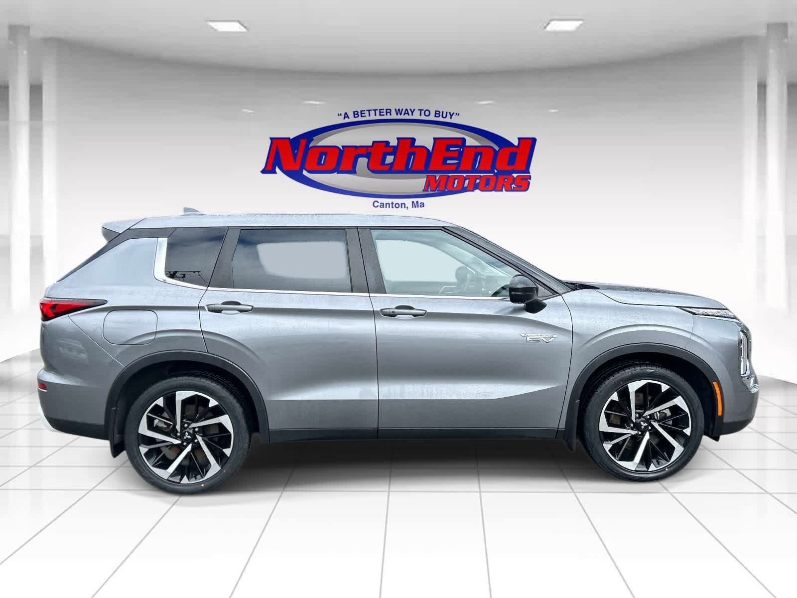Used 2023 Mitsubishi Outlander SE AWD/4WD image 2