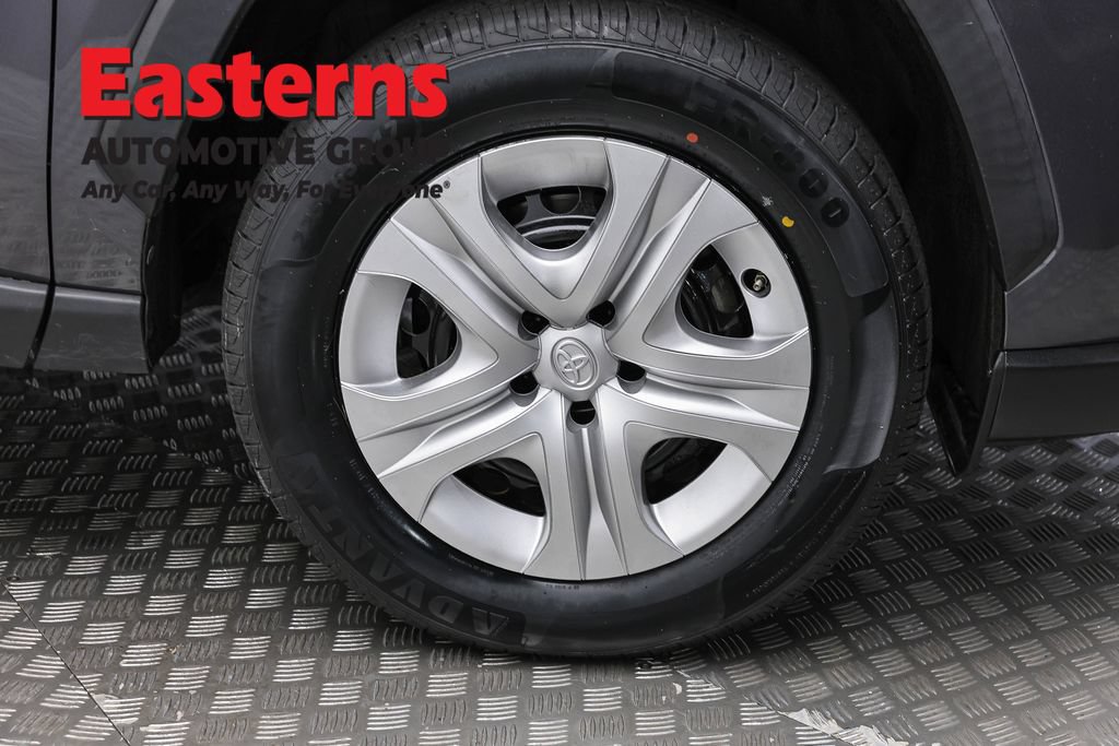 Used 2022 Toyota RAV4 LE AWD/4WD image 29