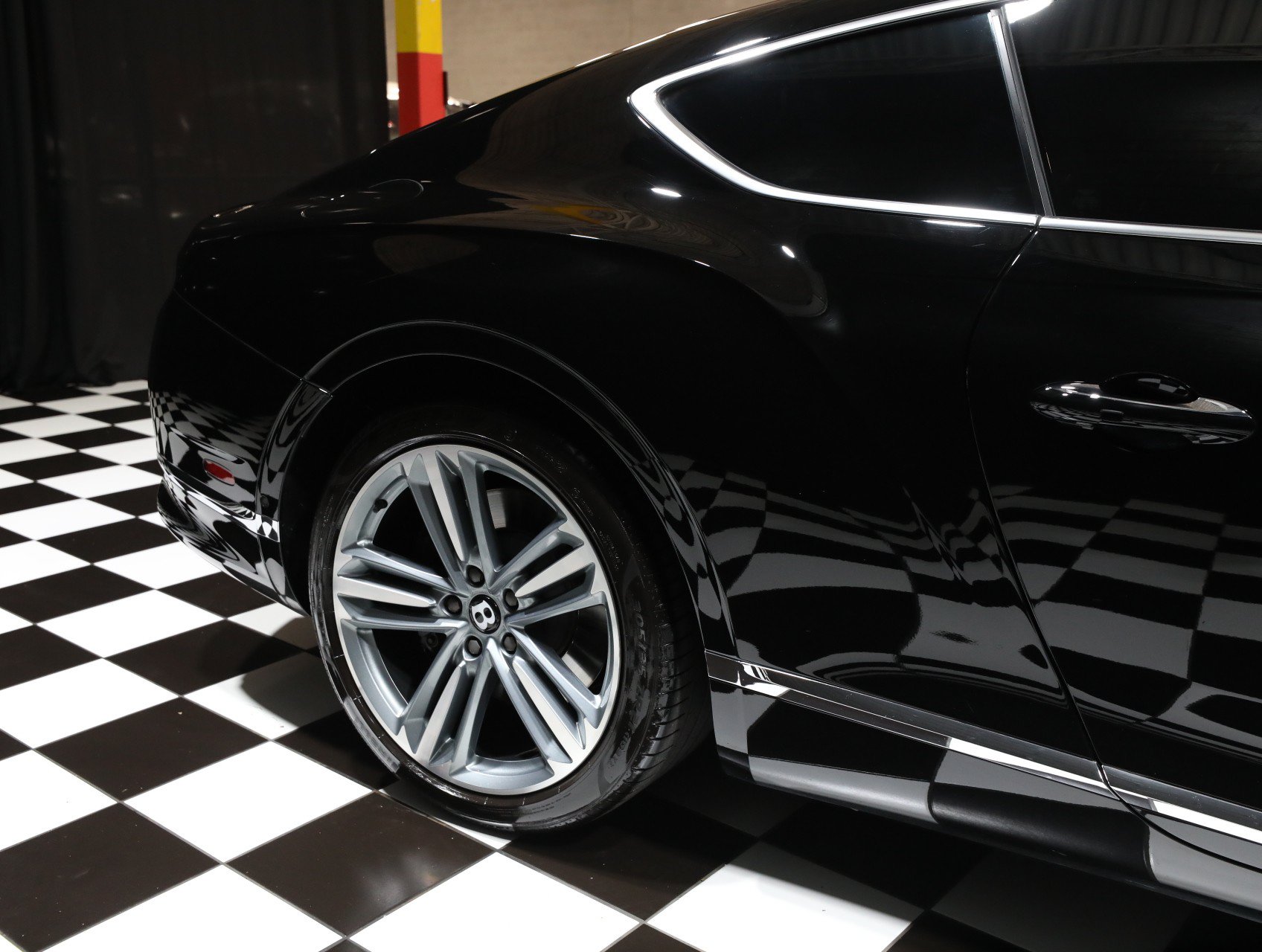 Used 2024 Bentley Continental GT Mulliner AWD/4WD image 18