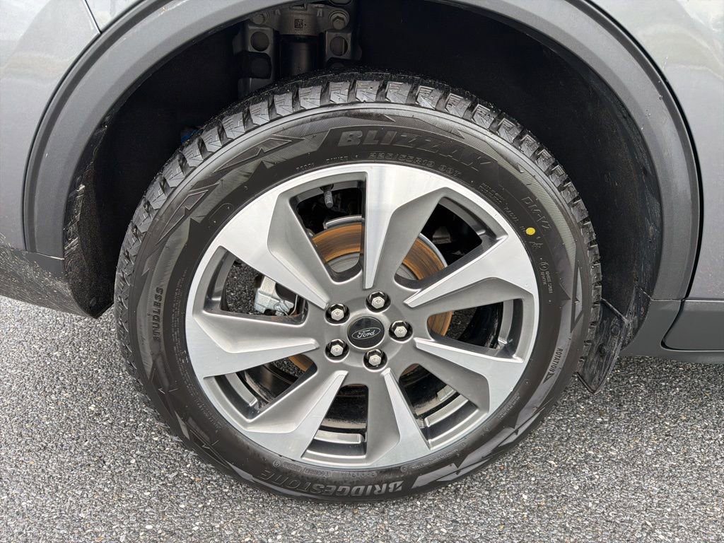 Used 2025 Ford Escape Platinum w/ Premium Technology Package image 12