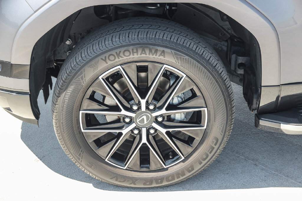 Certified 2024 Lexus GX 550 w/ Accessory Package (2T) AWD/4WD image 11