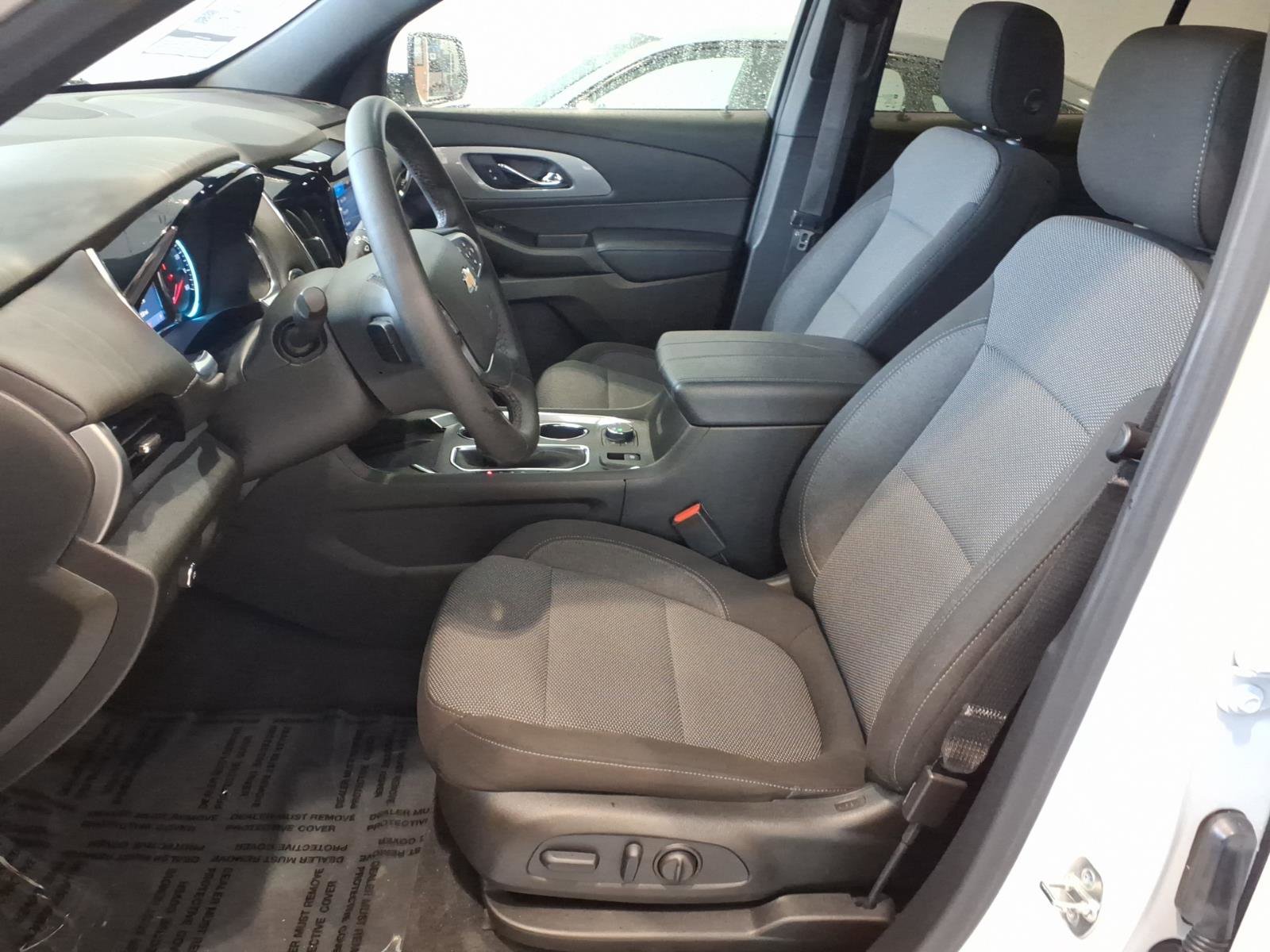 Used 2023 Chevrolet Traverse LT image 4