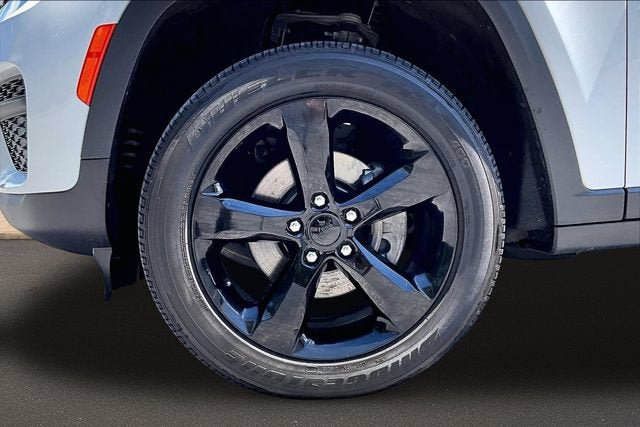 Used 2024 Jeep Grand Cherokee Altitude AWD/4WD image 8