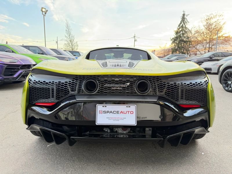 Used 2023 McLaren Artura image 7