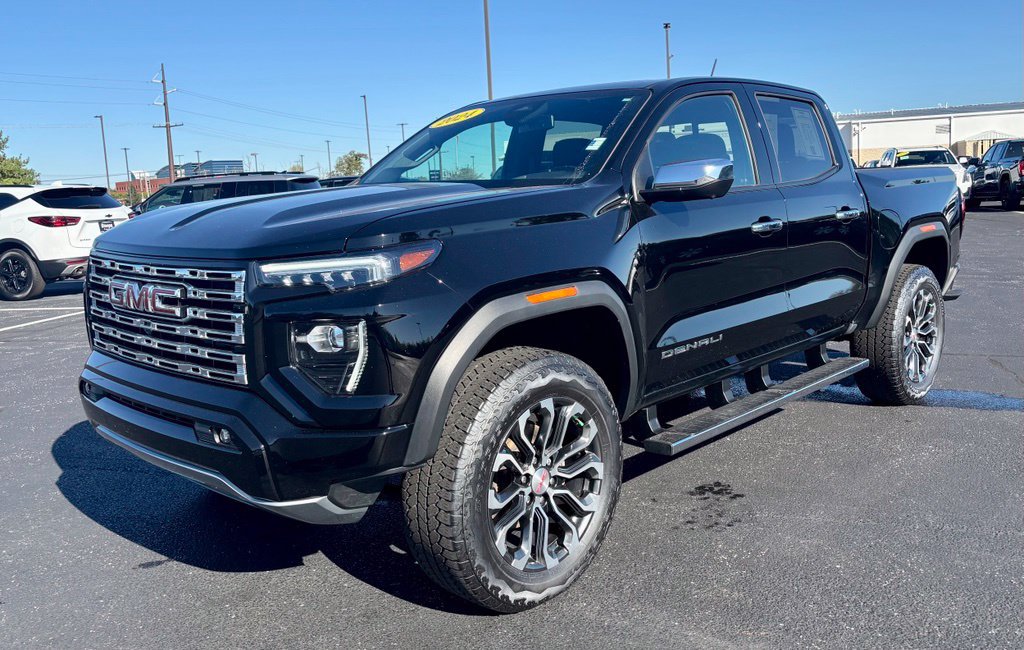 Used 2024 GMC Canyon Denali AWD/4WD image 3