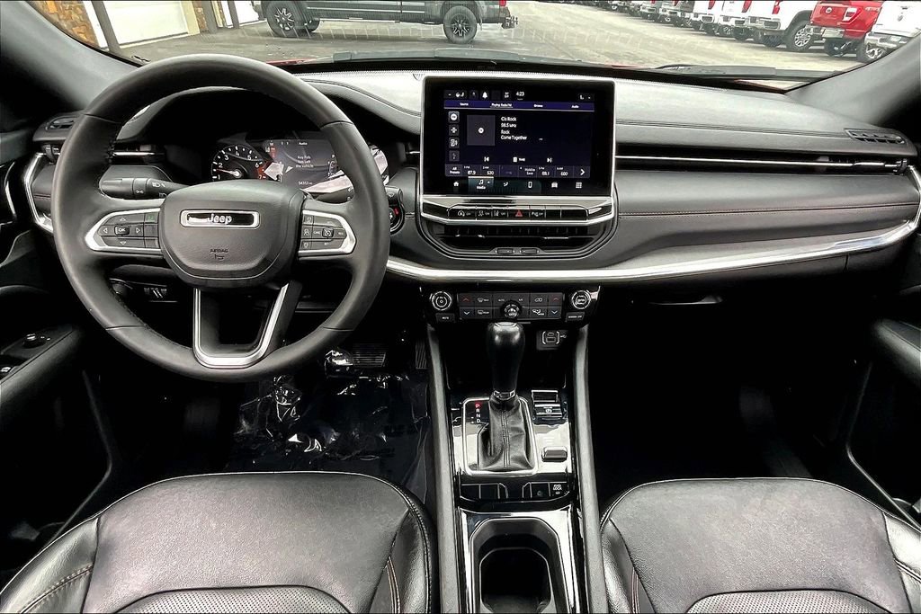 Used 2023 Jeep Compass Limited image 15