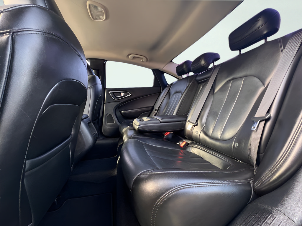 Used 2017 Chrysler 200 Limited Platinum FWD image 20