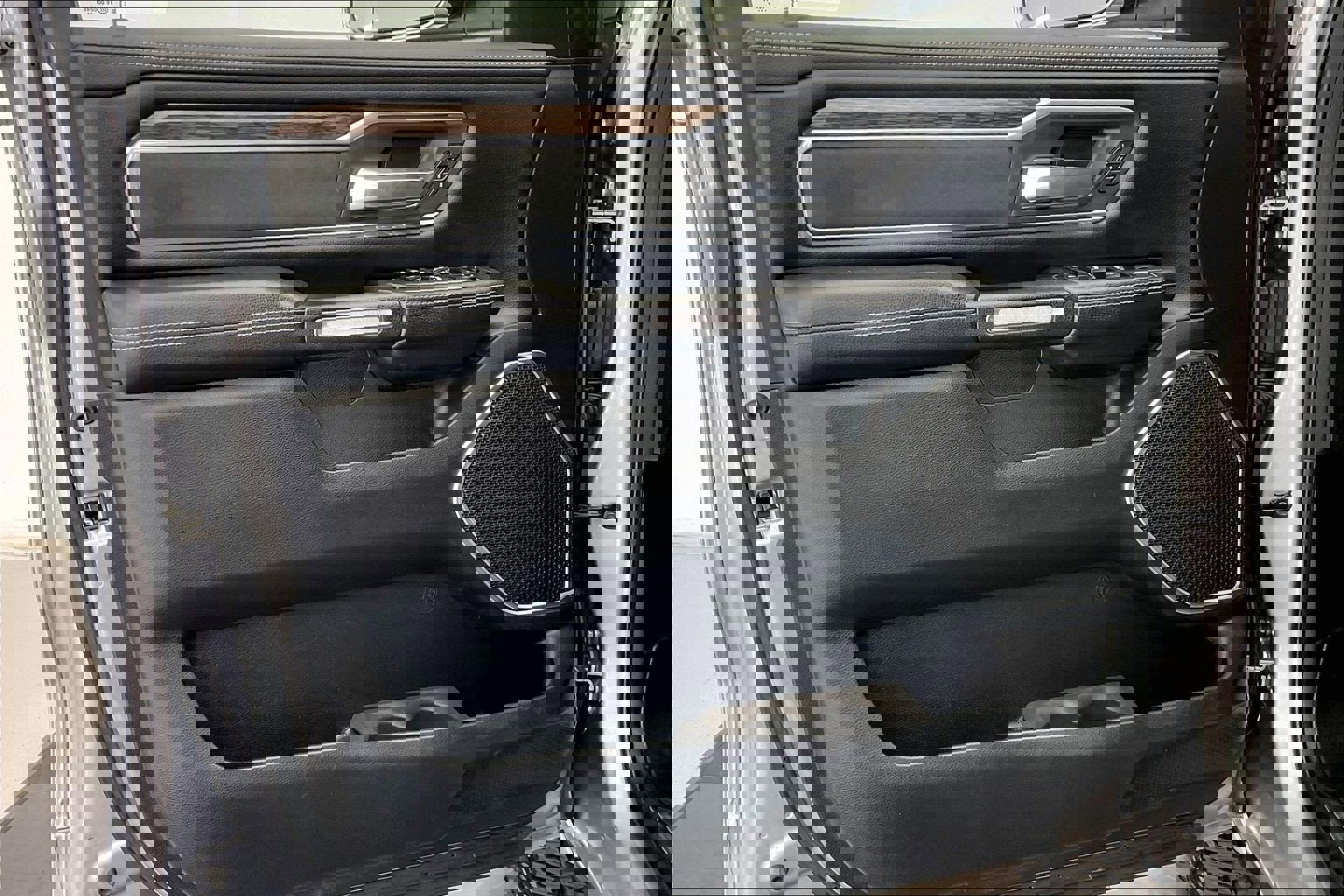 Used 2020 RAM 1500 Laramie image 25