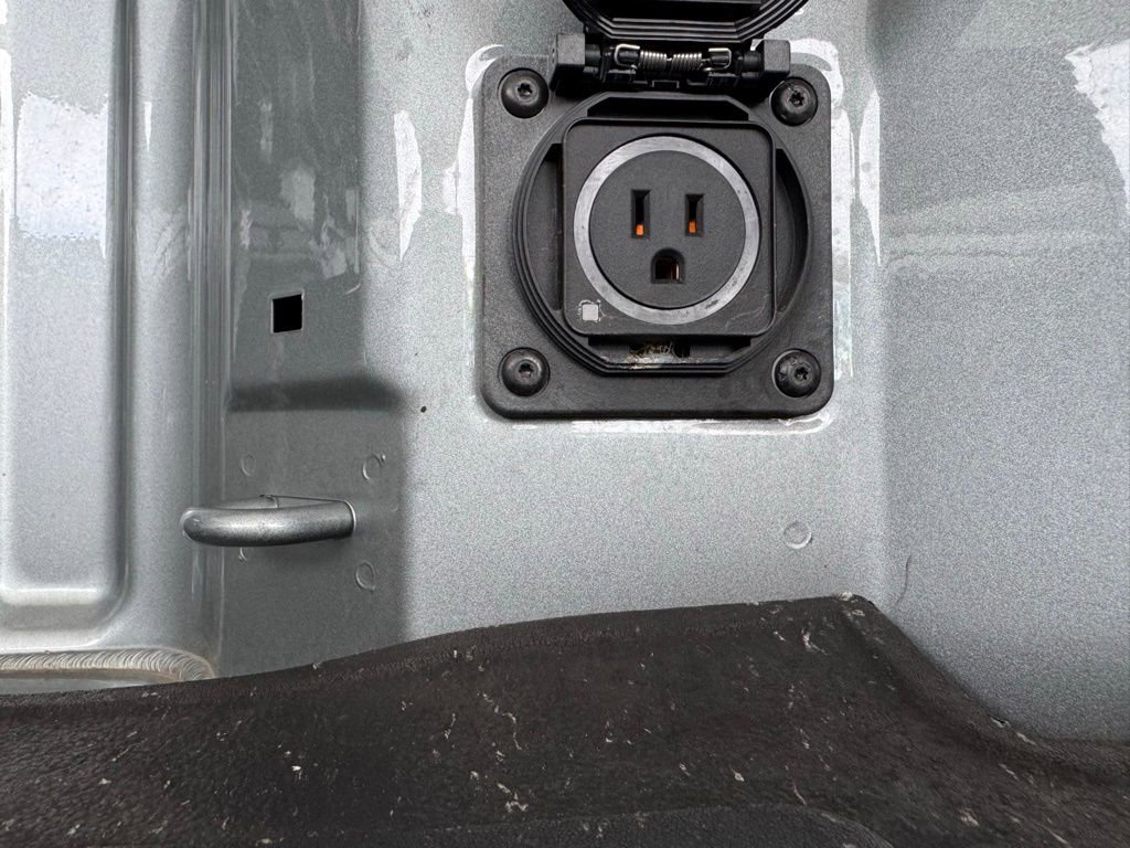 Used 2023 Chevrolet Silverado 1500 LT w/ Z71 Off-Road Package image 10