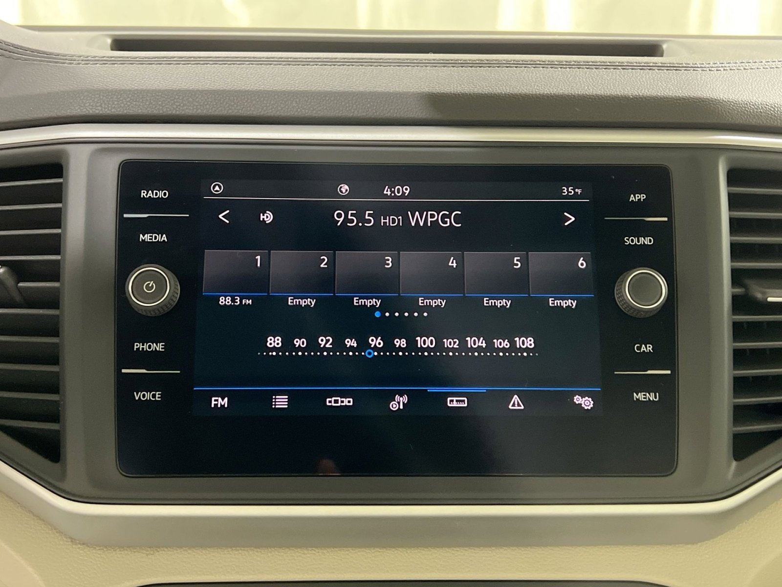 Used 2021 Volkswagen Atlas SE image 18