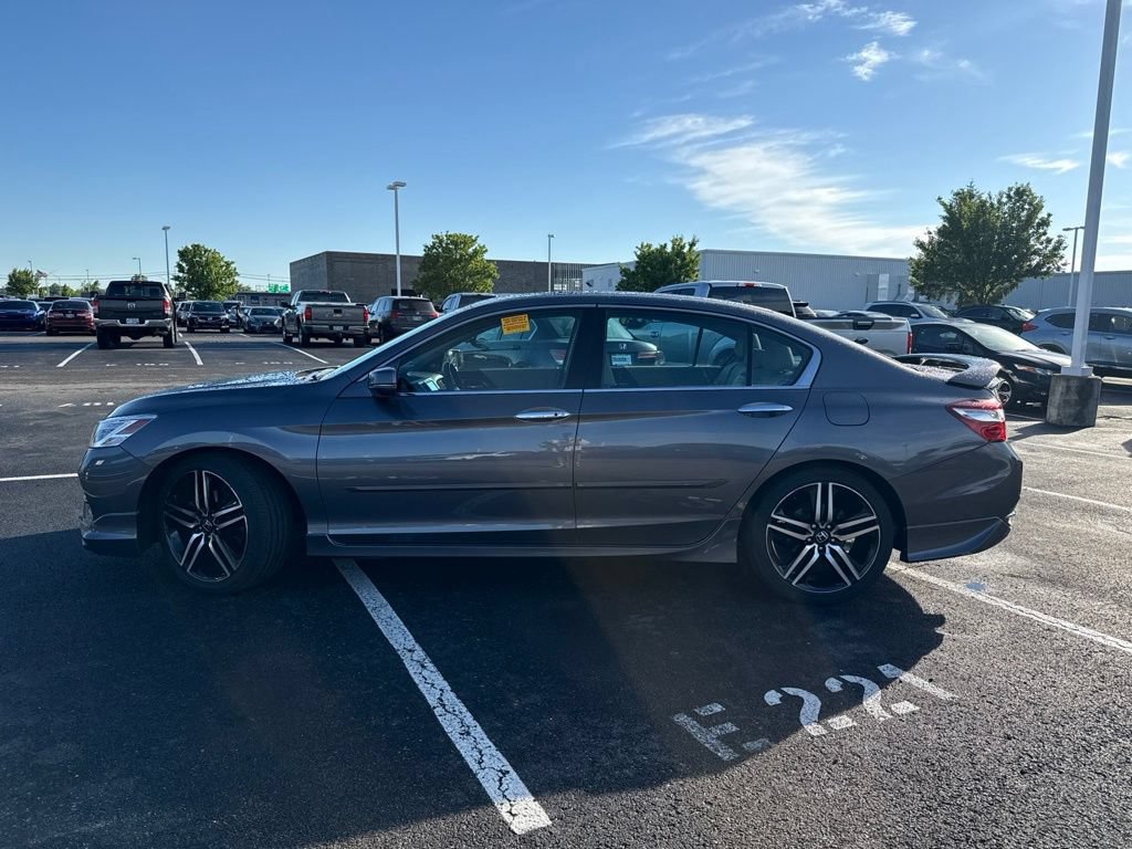 Used 2016 Honda Accord Touring image 8